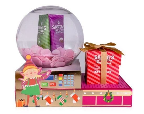 Dāvanu komplekts Santa`s Workshop, komplektā 3 roku krēmi, vannas sāls un vannas konfeti vaniļas dzērveņu aromātā